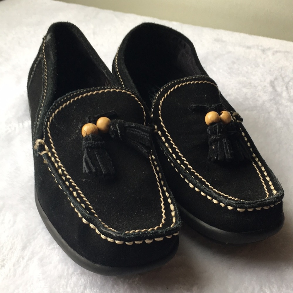 Oh Deer! Woman’s genuine suede leather loafers w/tassels wooden beads size 6.5